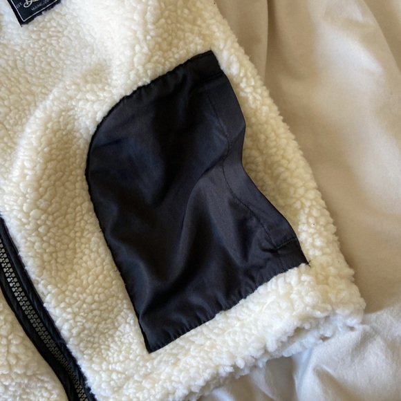 Sherpa vest Unworn - Picture 3 of 4